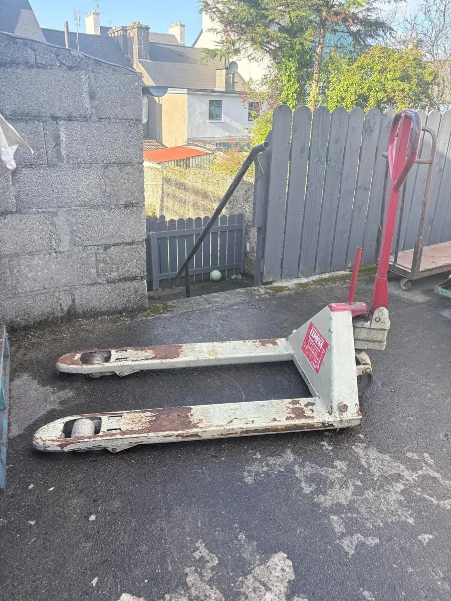 Pallet truck