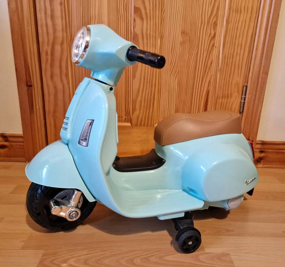 Kids Vespa ride-on - Image 1