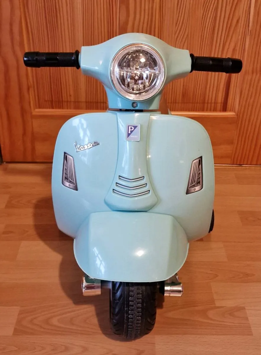 Kids Vespa ride-on - Image 2