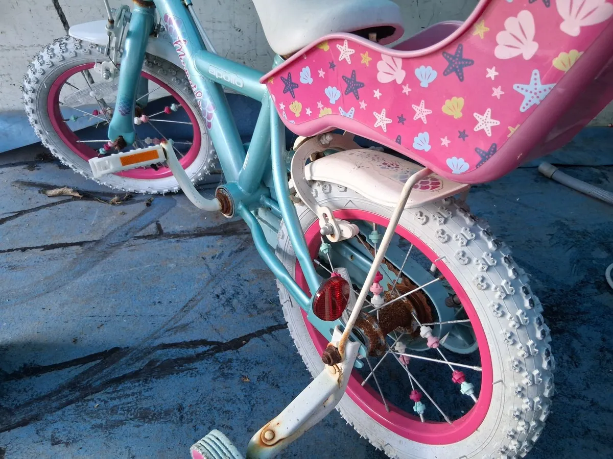 Girls Apollo Mermaid bike with stabilisers. - Image 4