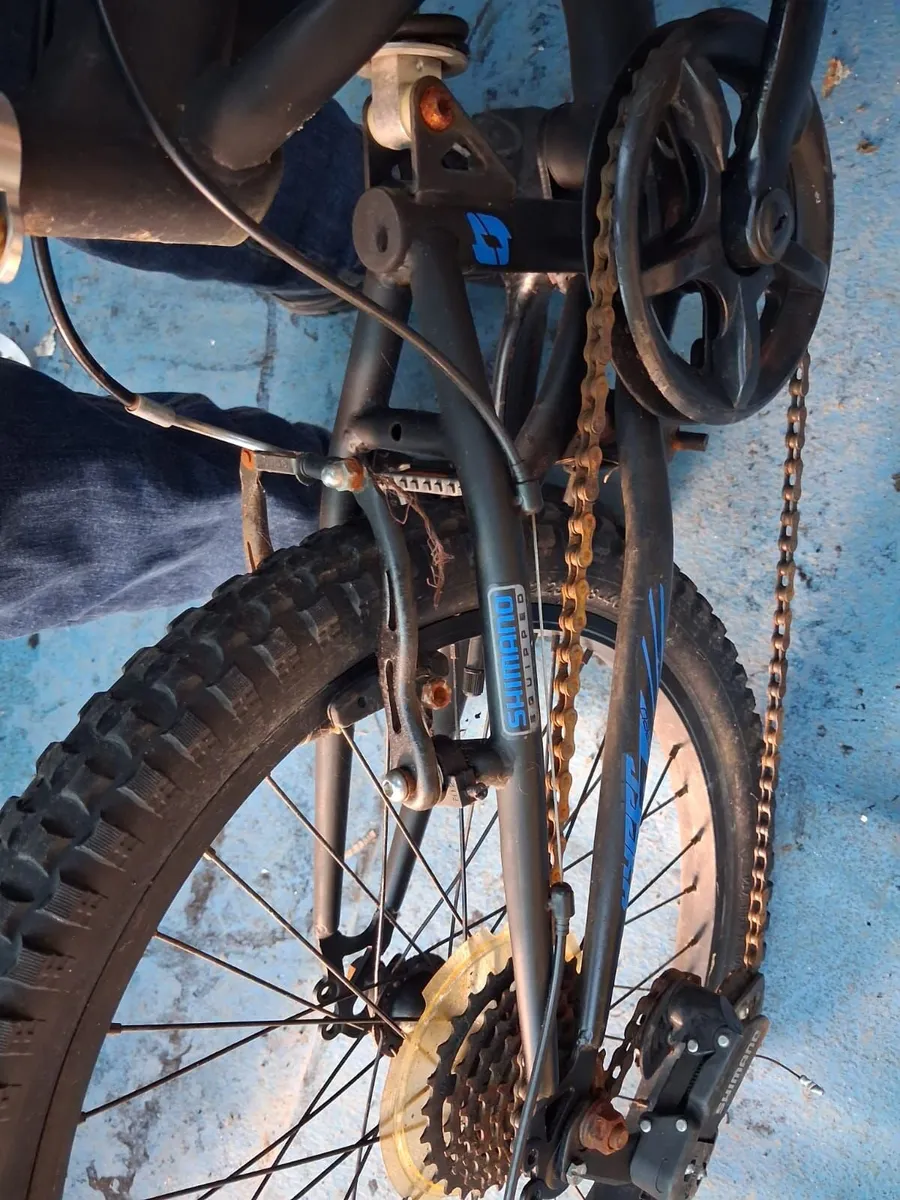 Boys Hyper Shockers mountain bike 20 in wheels - Image 3