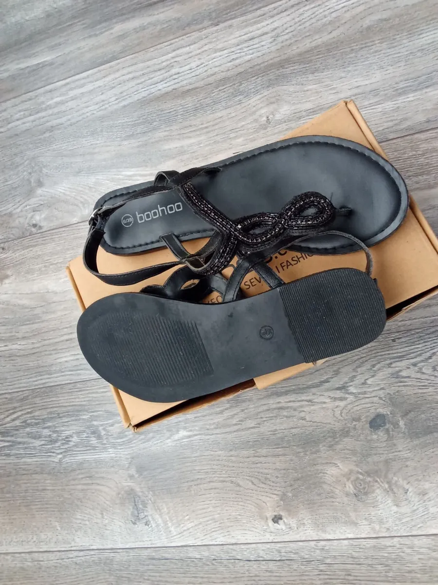 Women's Embellished Thong Leather Sandal. - Image 3