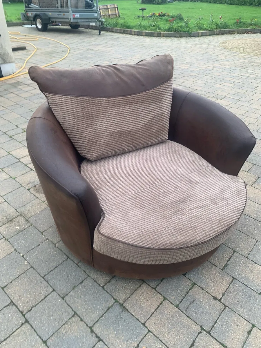 Nest chair - Image 1