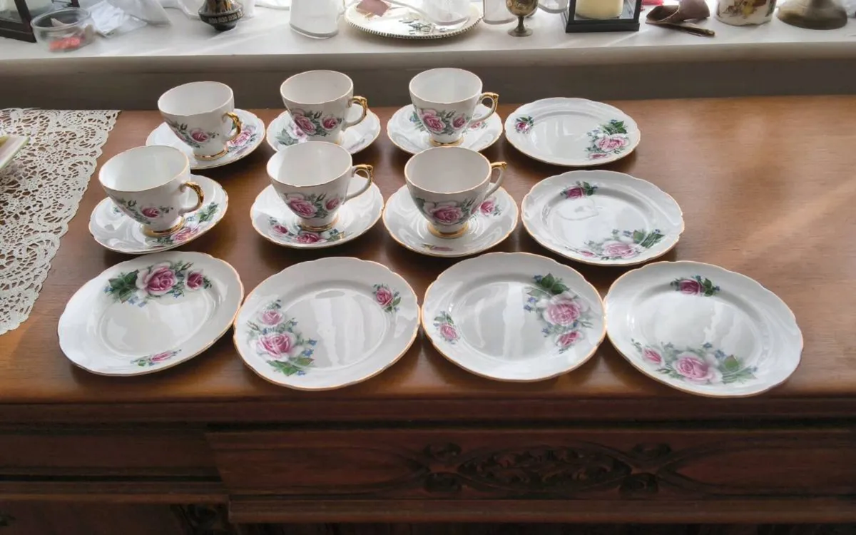Lovely vintage collectible bone china crockery - Image 2