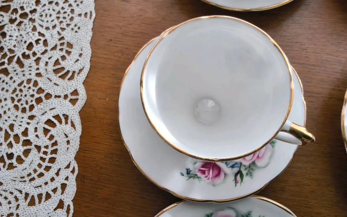 Lovely vintage collectible bone china crockery - Image 3