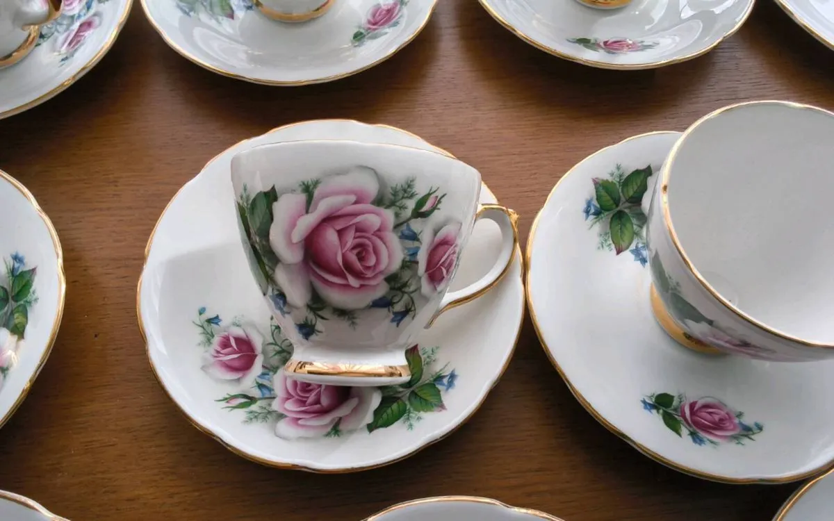 Lovely vintage collectible bone china crockery - Image 4