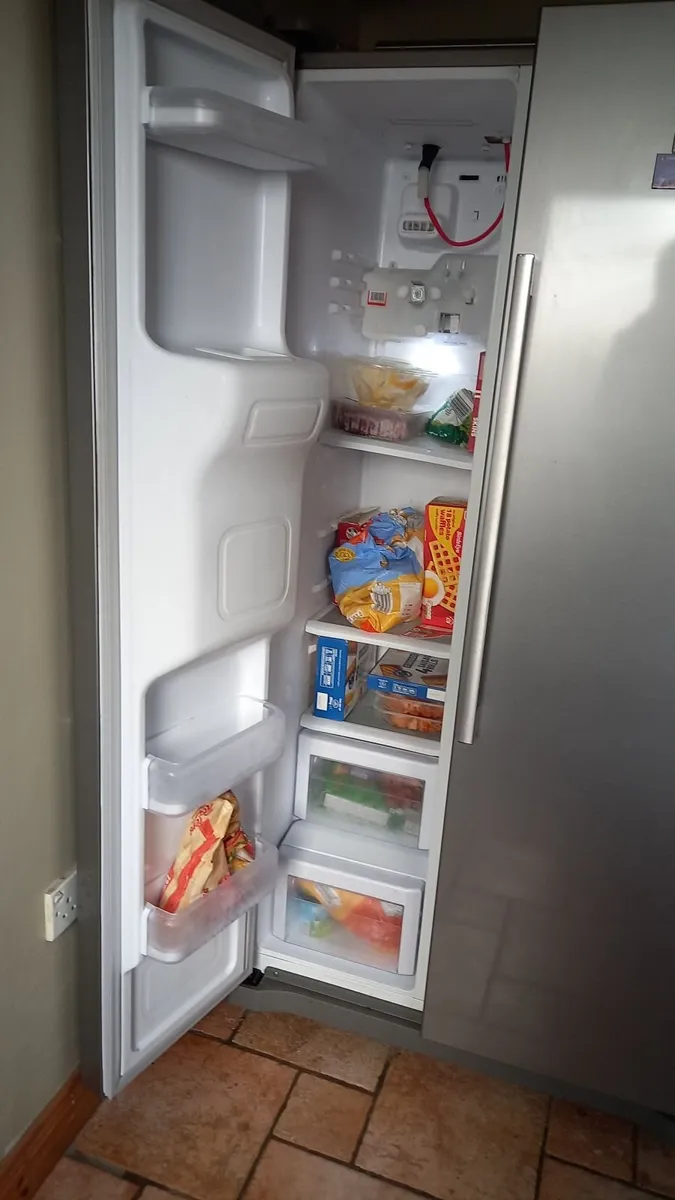 SAMSUNG FRIDGE FREEZER - Image 4