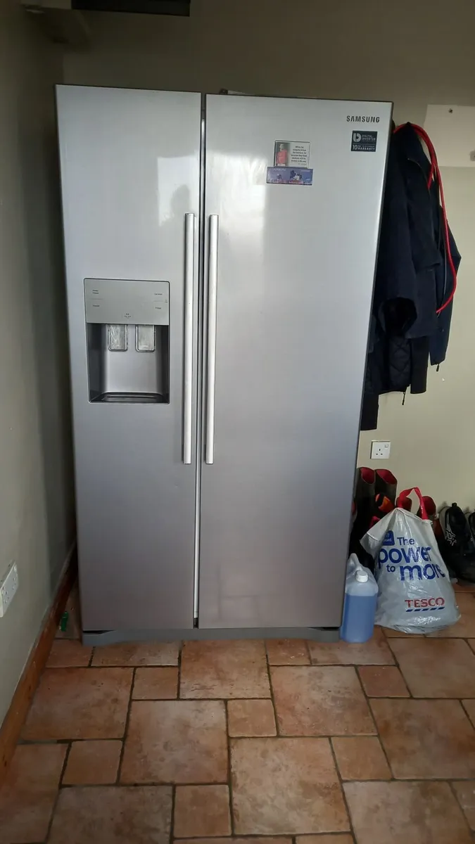 SAMSUNG FRIDGE FREEZER - Image 1