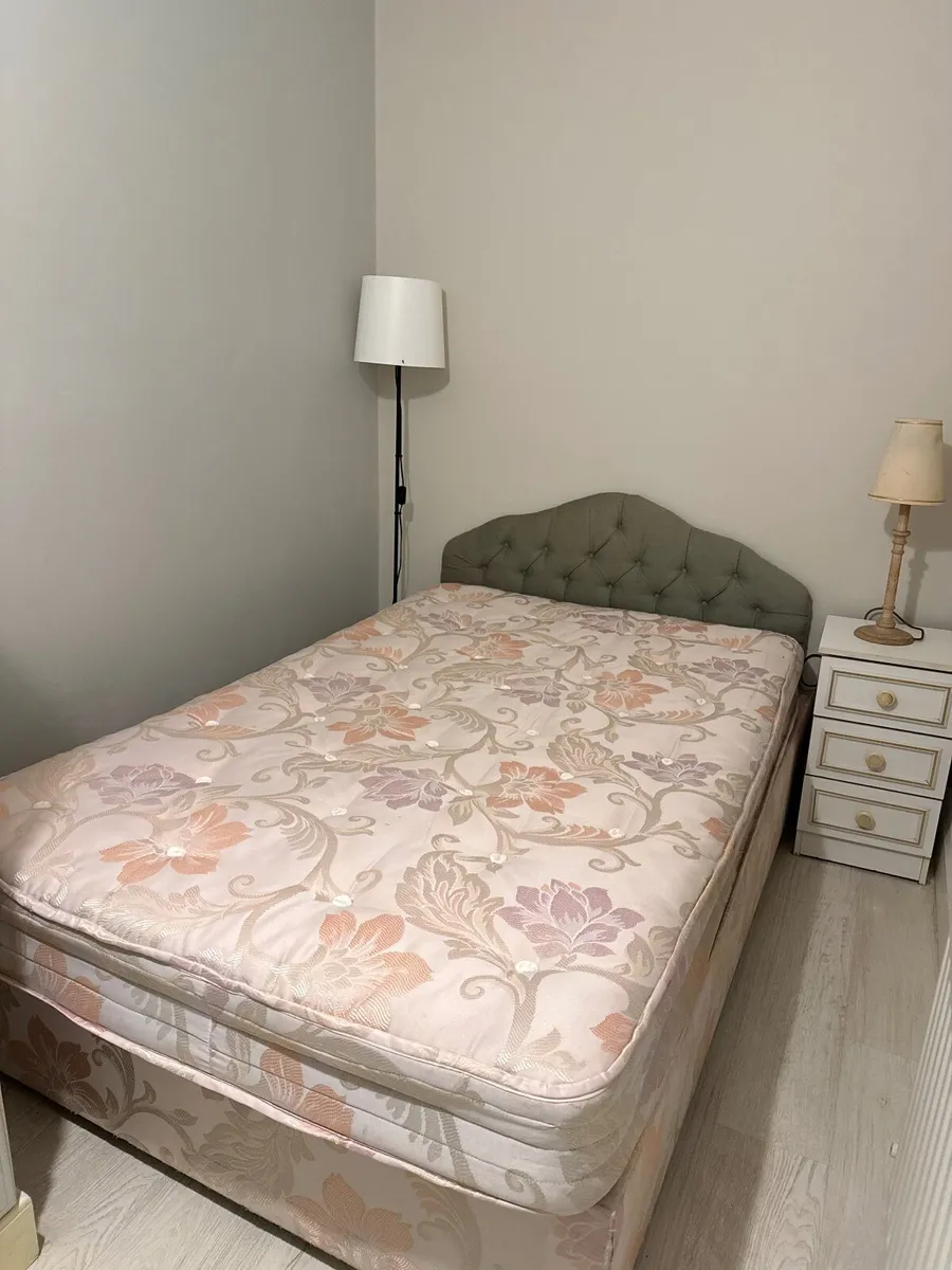 Bed base and frame - Image 1