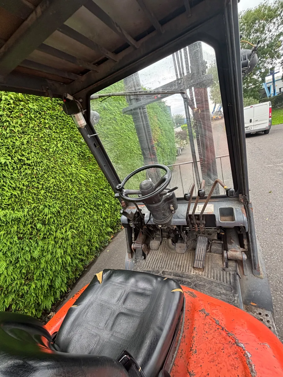 Toyota 2.5 ton forklift - Image 4