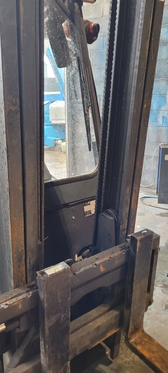 Electric1.5 ton Doosan 3 wheeler forklift - Image 4