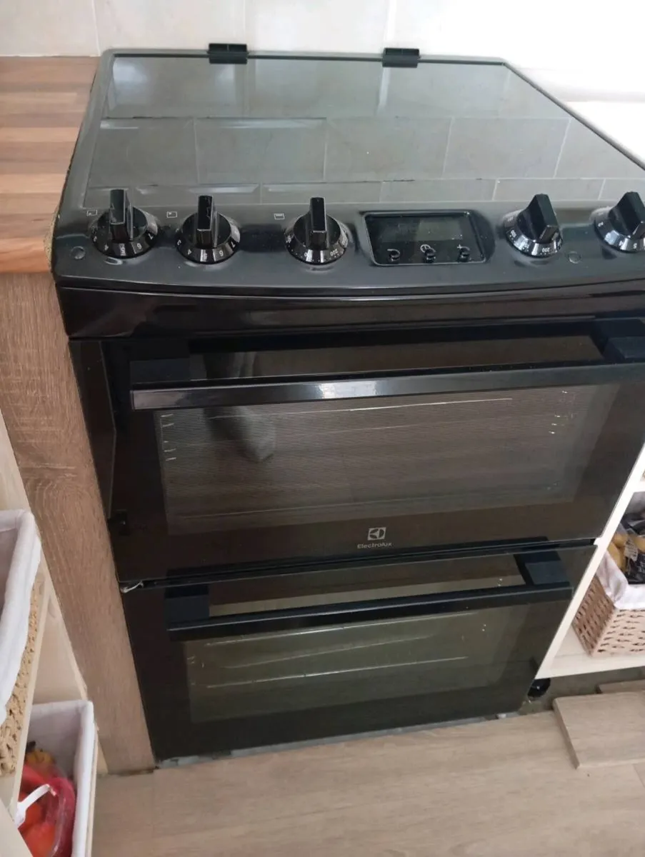Electric cooker - Image 1