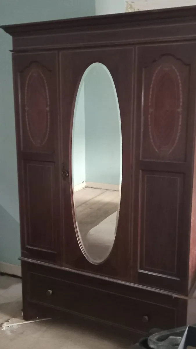 Wardrobe - Image 3