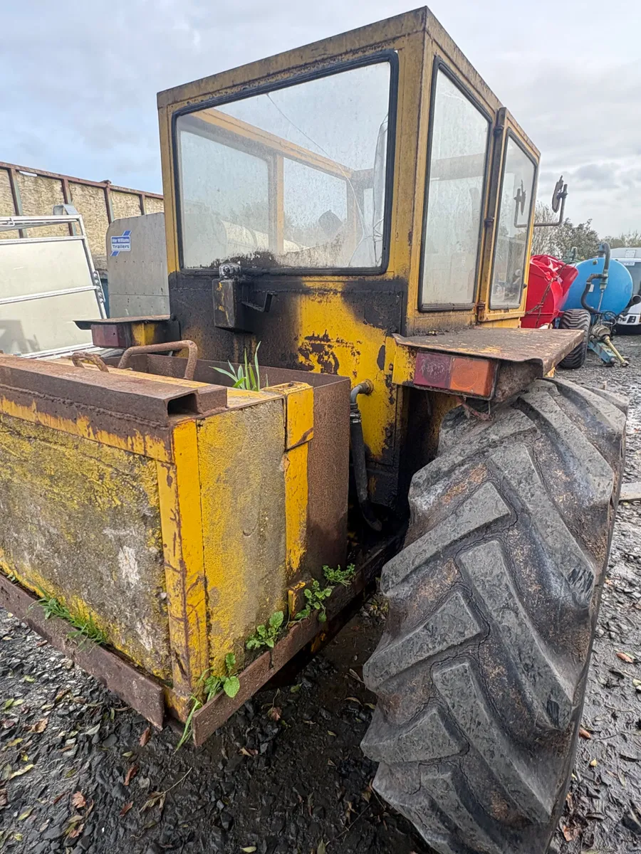 Massey Ferguson industrial tractor - Image 2