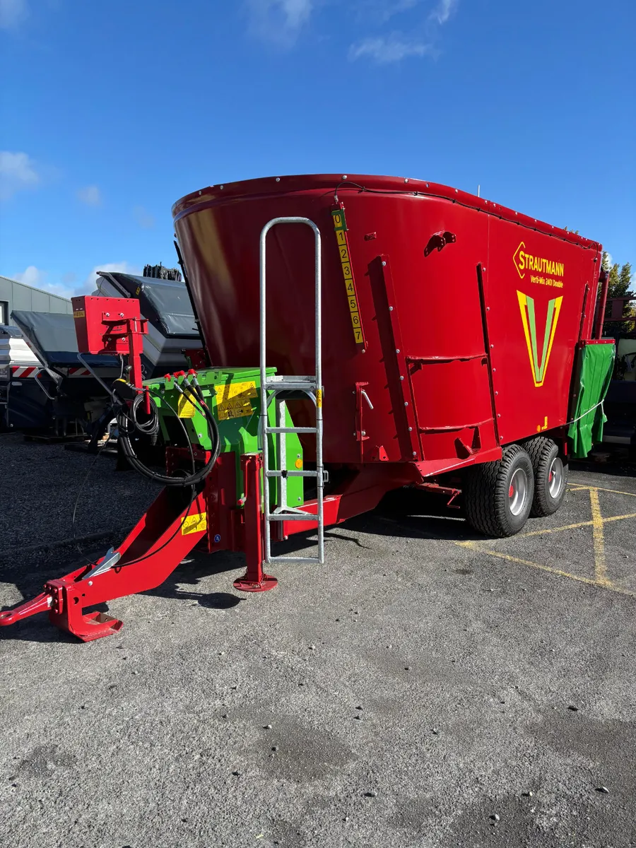 Strautmann VertiMix 2401 Double Tub Feeder - Image 1