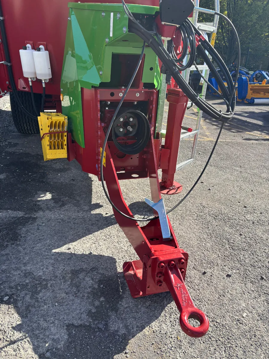 Strautmann VertiMix 2401 Double Tub Feeder - Image 3