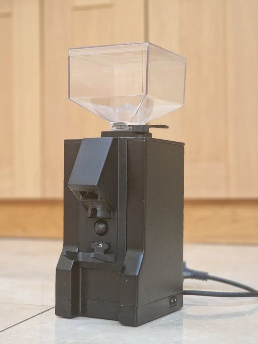 Eureka Mignon Coffee Grinder (50mm Flat Burrs) - Image 1