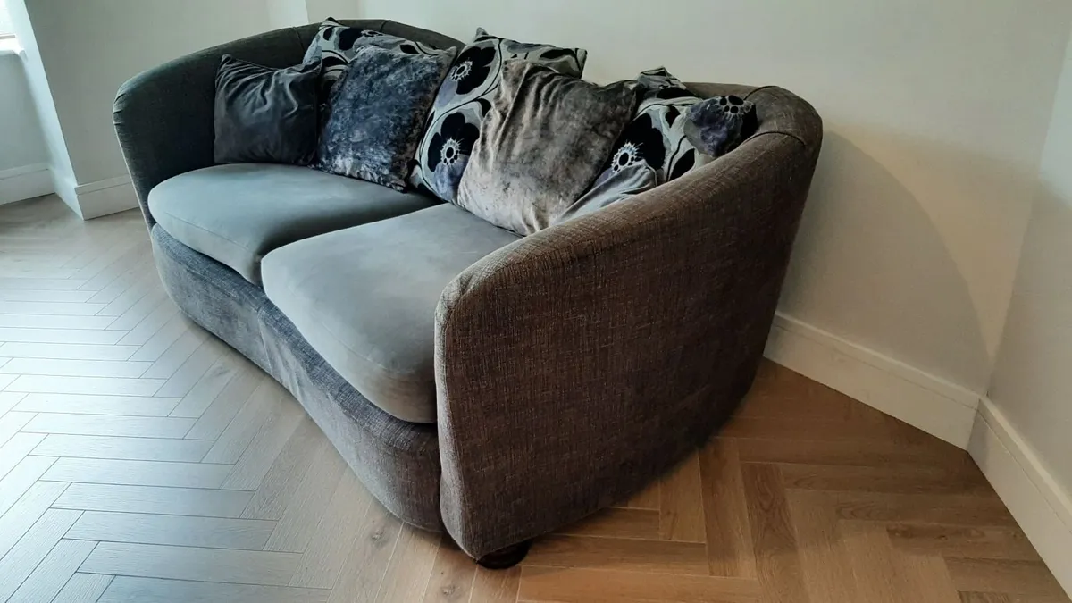 3 seater couch - Image 2
