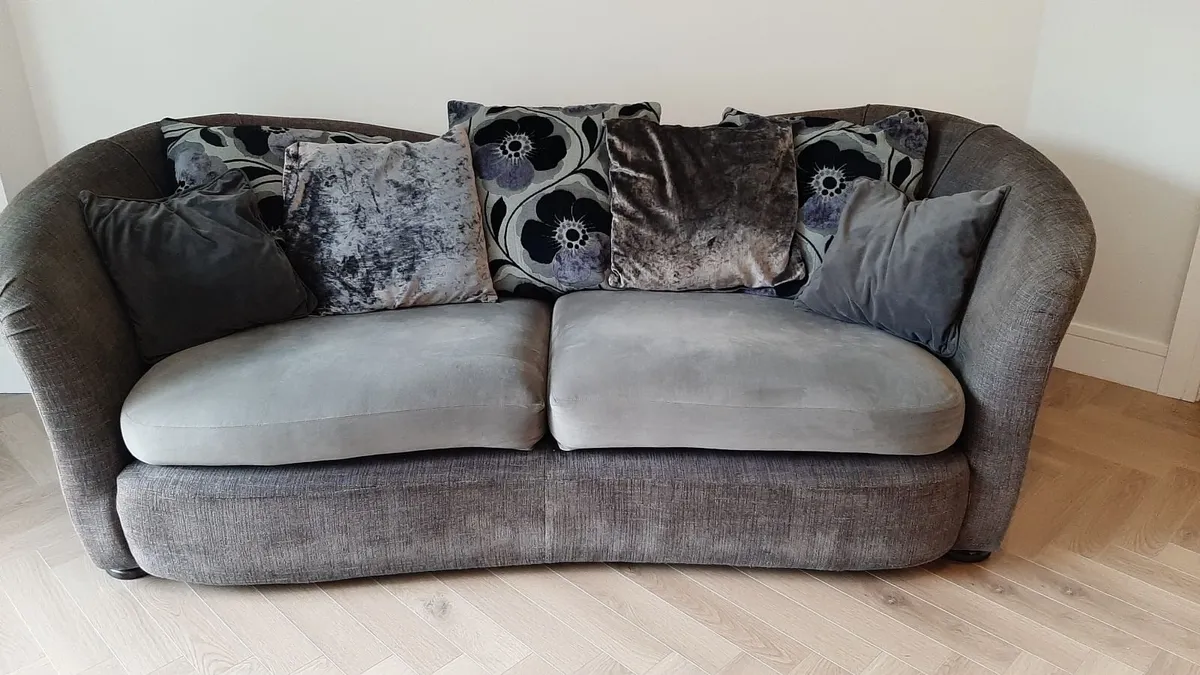 3 seater couch - Image 1