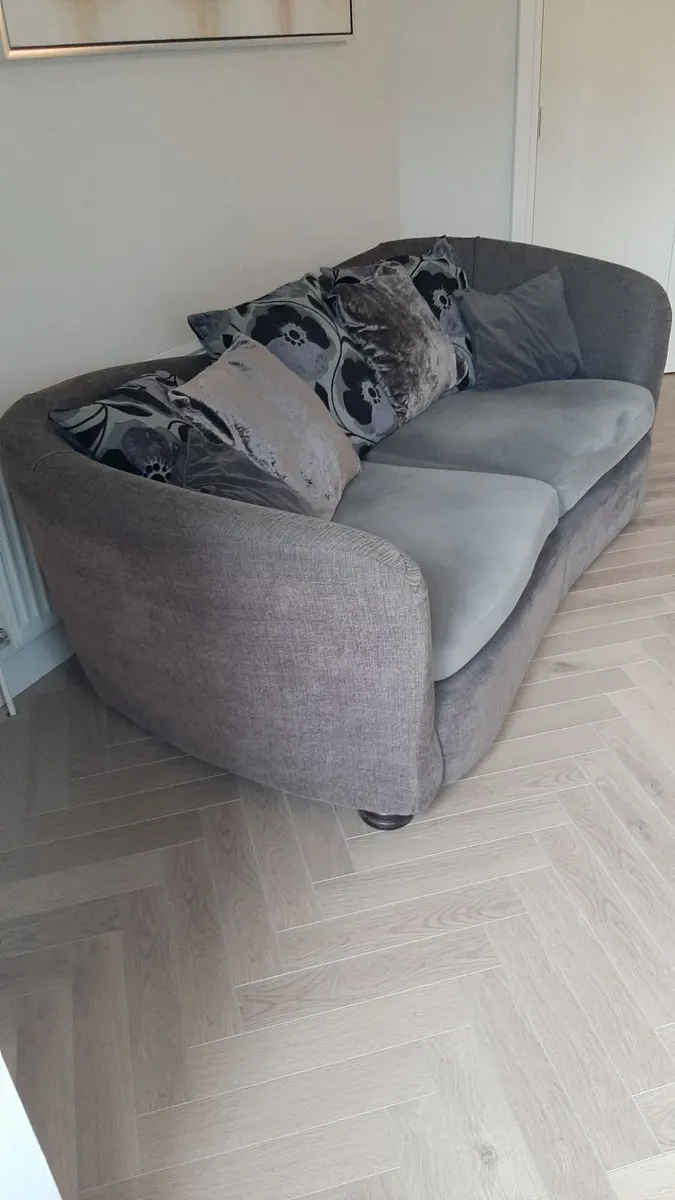 3 seater couch - Image 3