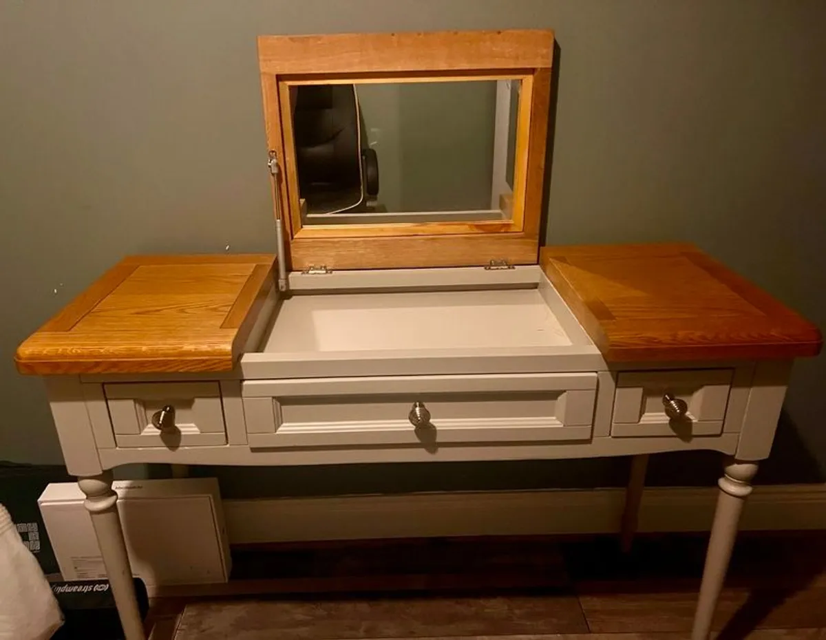 Dressing table with flip-top mirror - Image 2