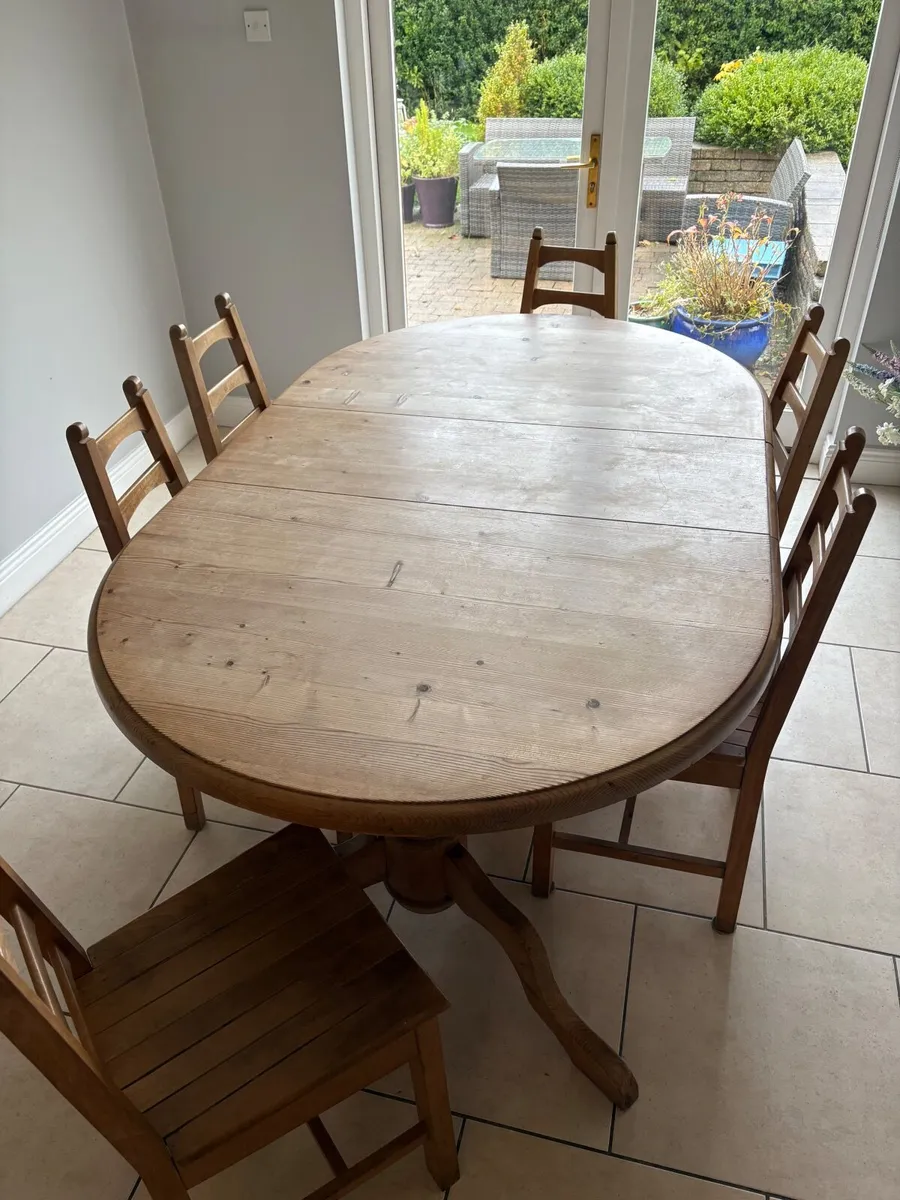 Table and chairs - Image 3