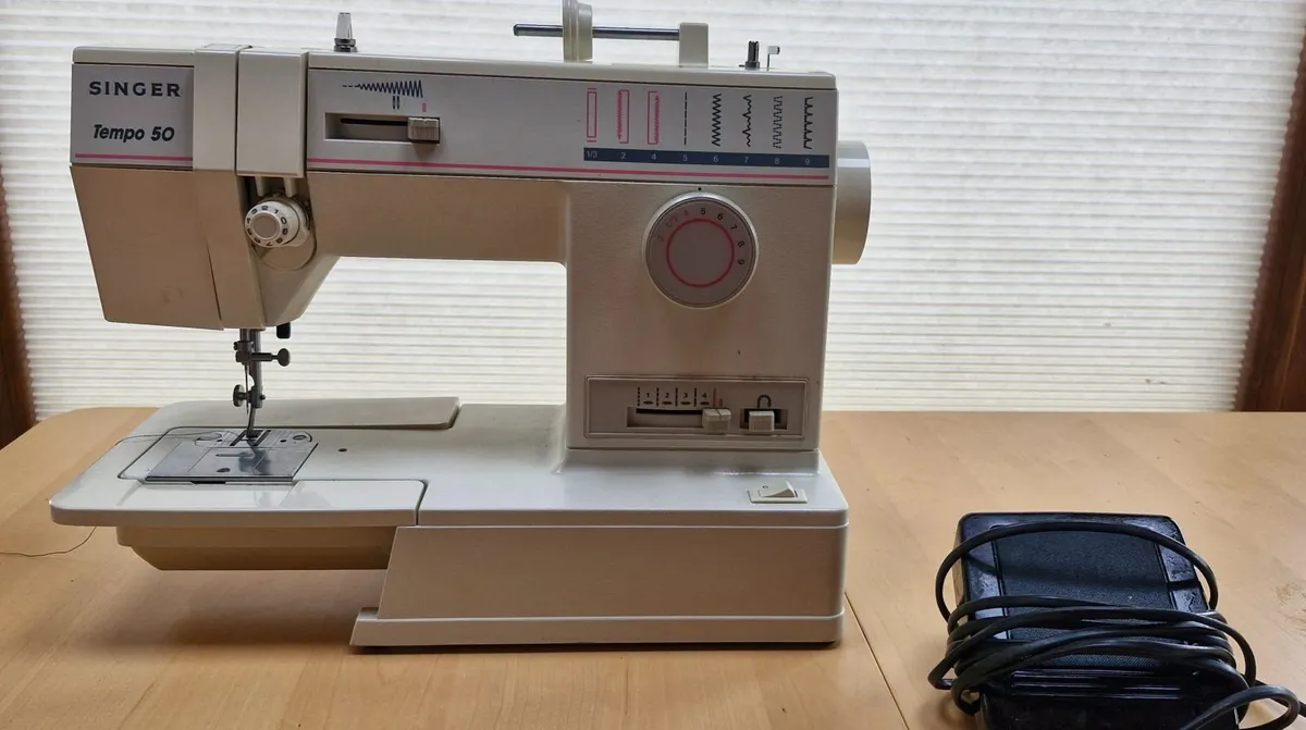 Singer Sewing machine Tempo 50 - Image 1