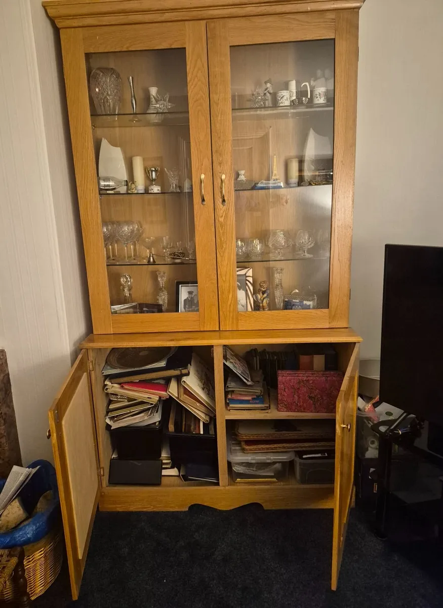 Cabinet - Image 1