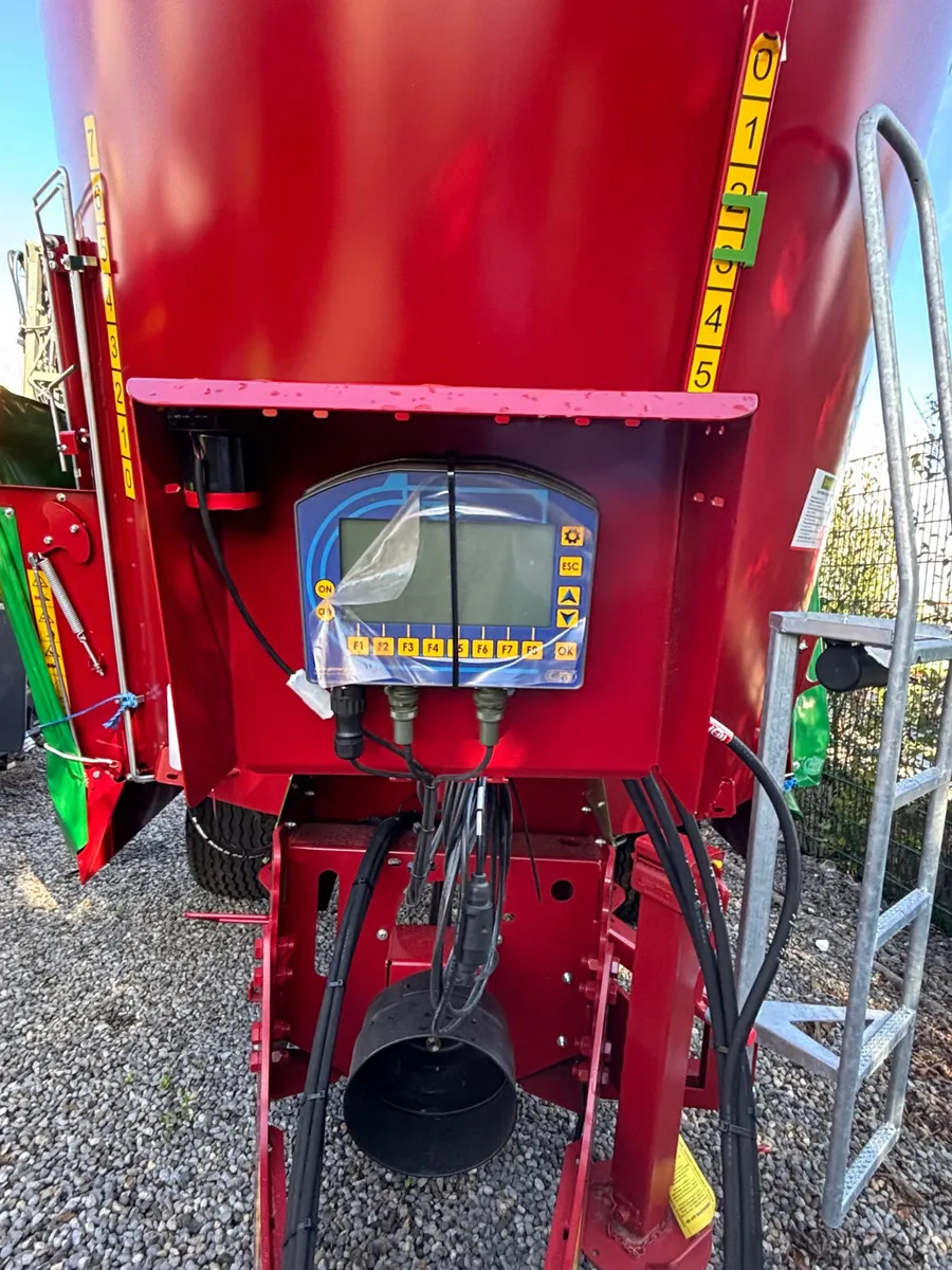 Strautmann VertiMix 120 Professional Tub Feeder - Image 4