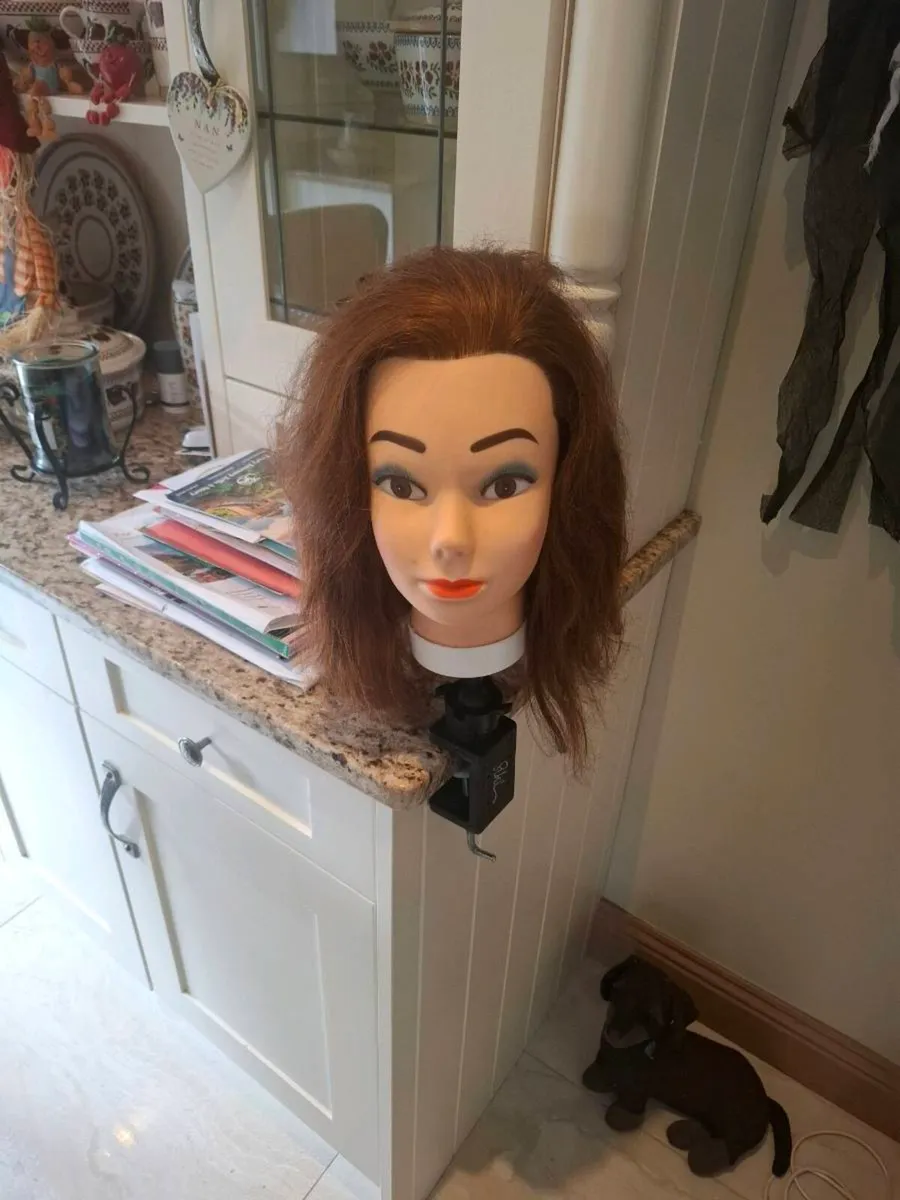 Hair mannequin - Image 1
