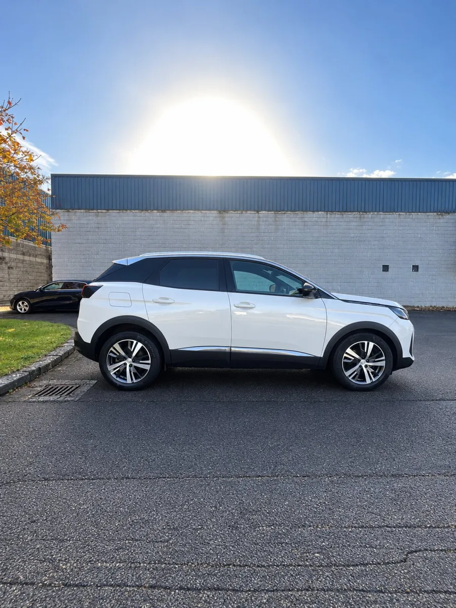 2023 Peugeot 3008 Automatic 57,000km - Image 3