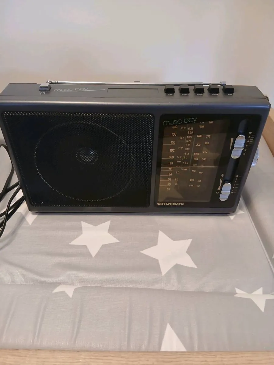 Vintage Grundig Music Boy 160 Multi-Band Radio - Image 1