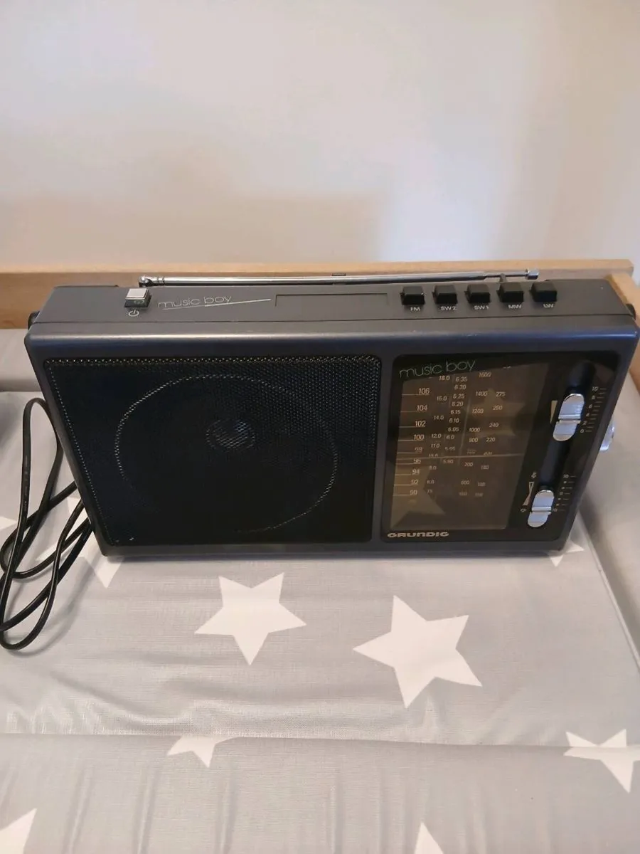 Vintage Grundig Music Boy 160 Multi-Band Radio - Image 3