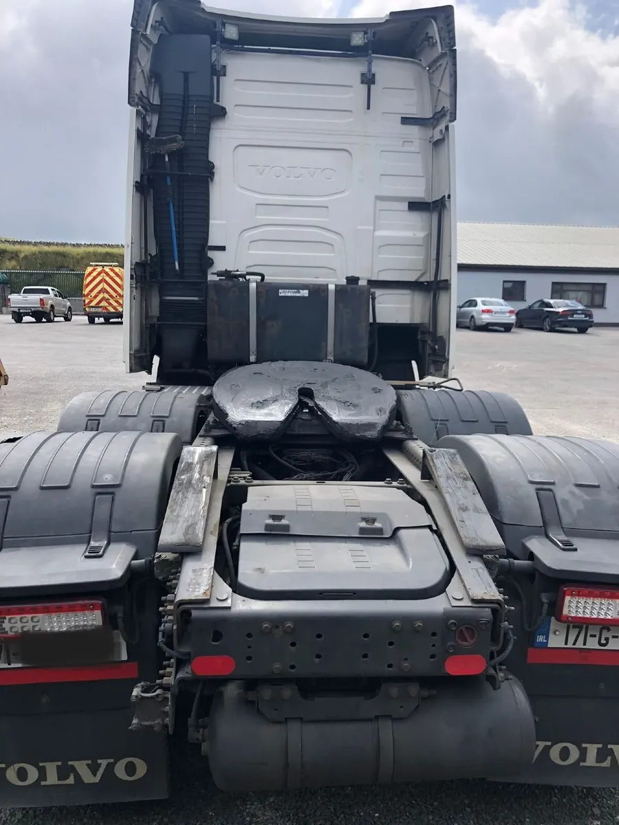 Selection Volvo Tactor Units - For Sale - Image 4