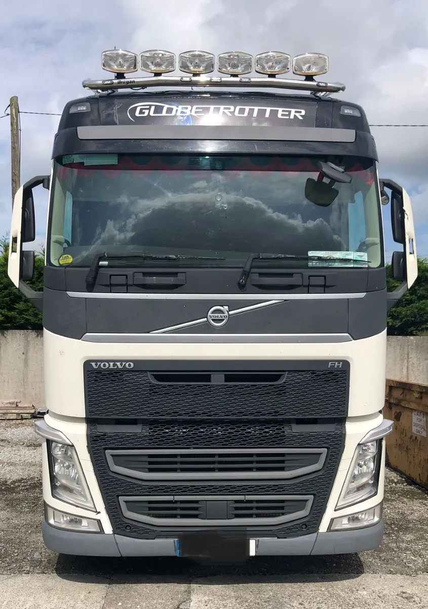 Selection Volvo Tactor Units - For Sale - Image 2
