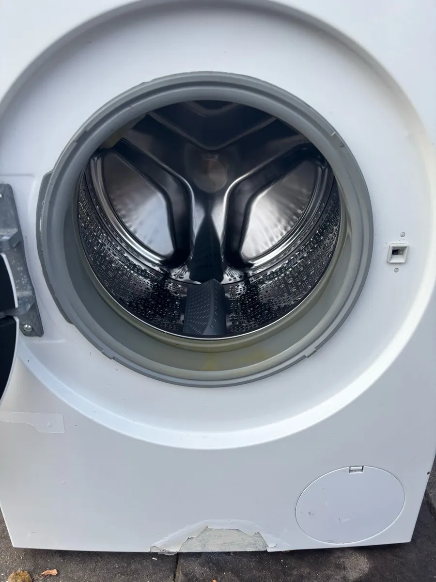 Bosch washing machine and matching dryer - Image 3