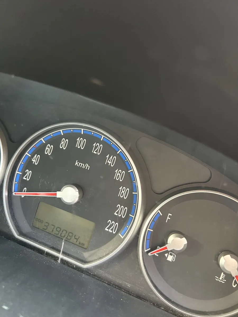 Hyundai Santa Fe 2008 - Image 3