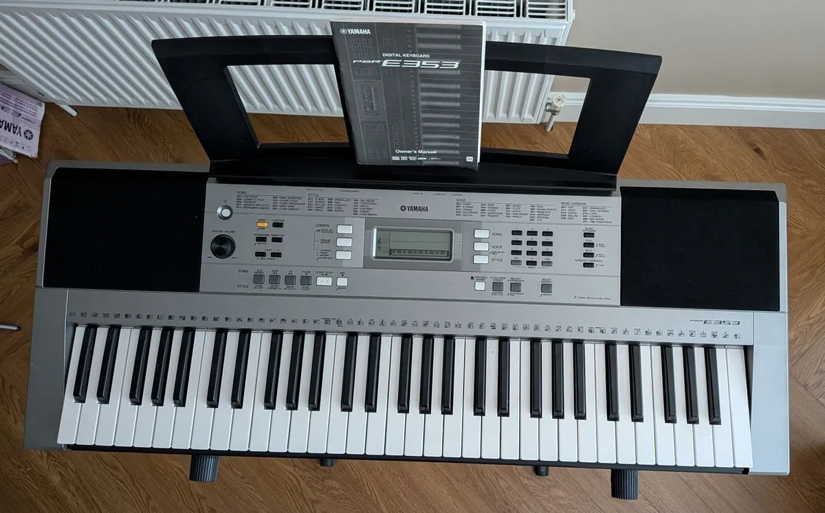 Yamaha PSR e353 Keyboard and stand. - Image 2