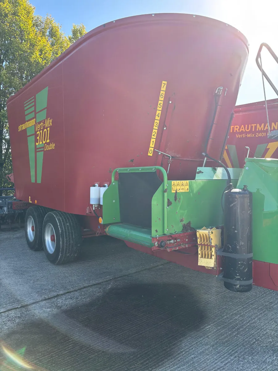 DEMO Strautmann VertiMix Double 3101 Tub Feeder - Image 1