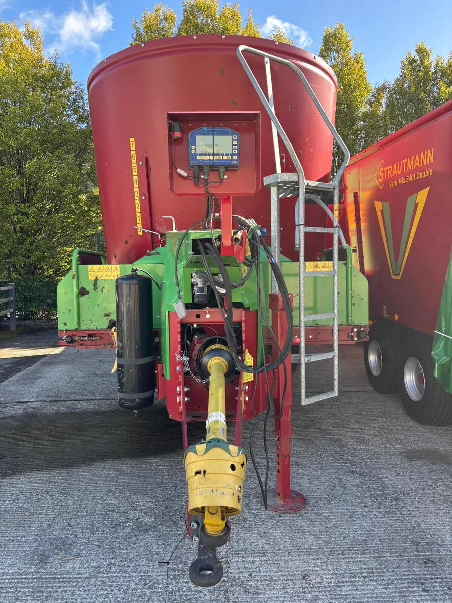 DEMO Strautmann VertiMix Double 3101 Tub Feeder - Image 4