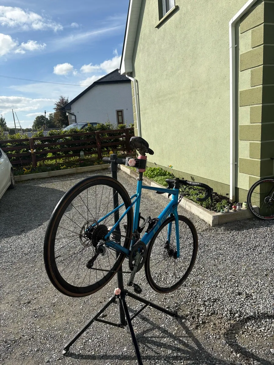 Cube attain road bike - Image 2