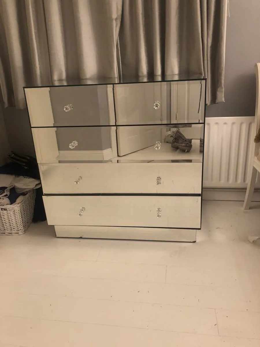 chest of drawers - Image 1