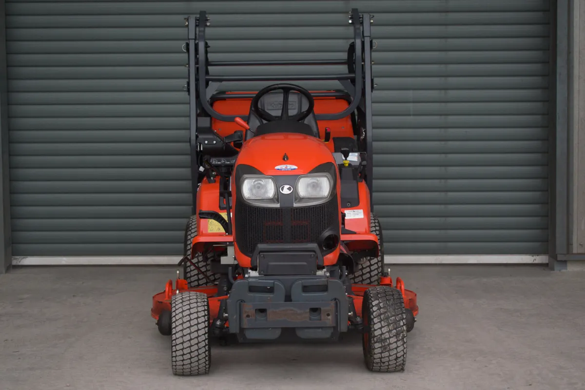 2020 Kubota G261HD Ride-On Lawnmower - Image 4