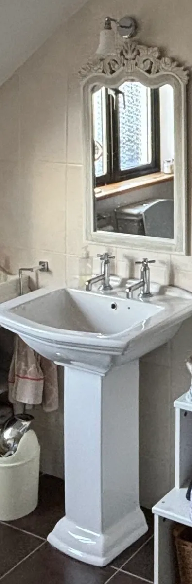 Bathroom sink and pedestal