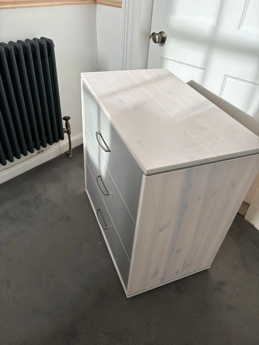 Chest of drawers - Image 1