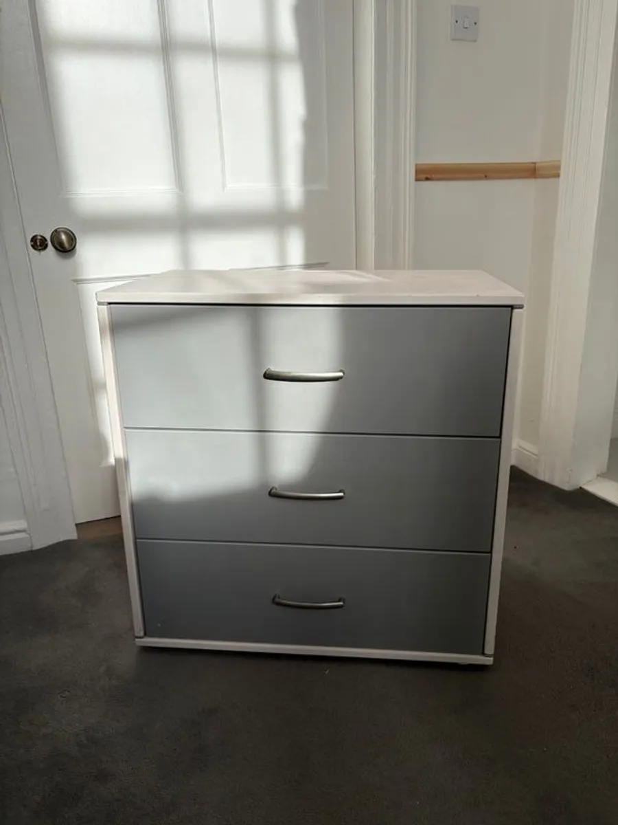 Chest of drawers - Image 2