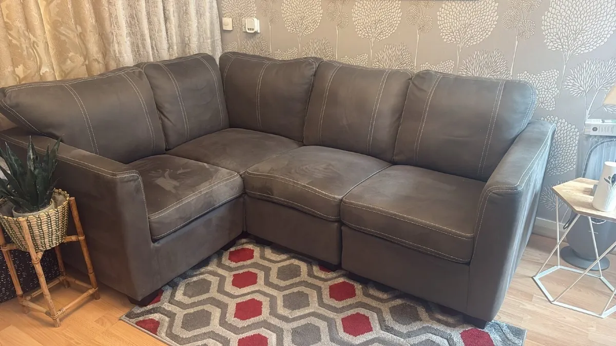Corner suite