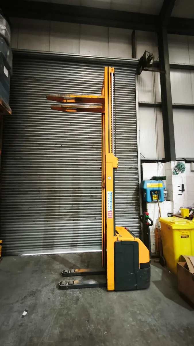Jungheinrich EJC 220 Electric Stacker – €1,200 - Image 3