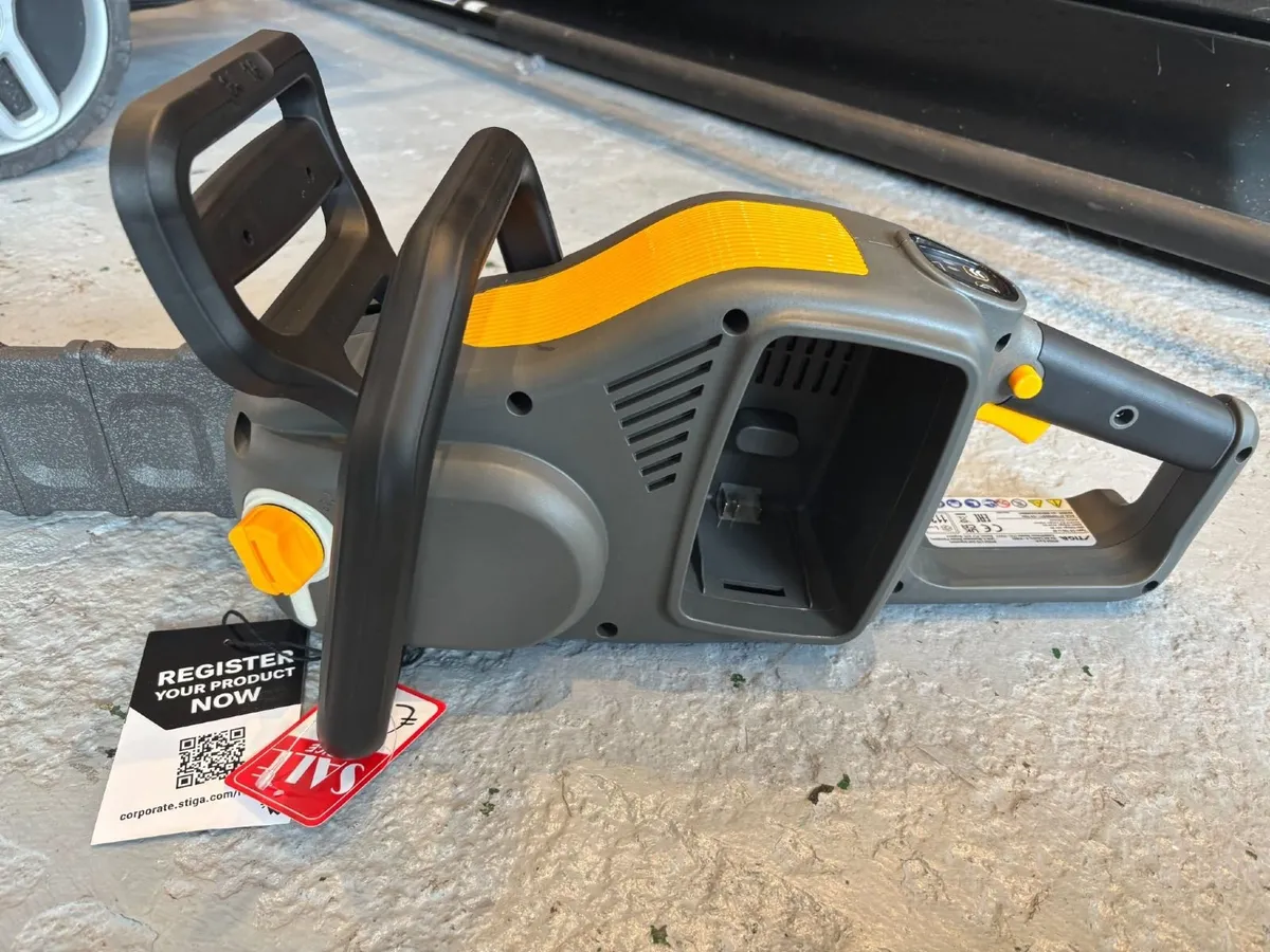 STIGA 14" BATTERY OPERATED CHAINSAW - FOR SALE - Image 2