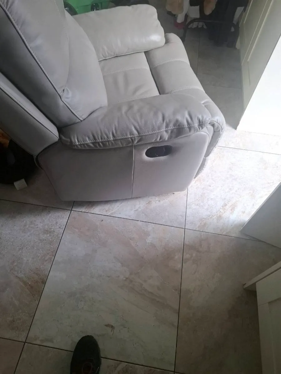 Two leather armchairs - Image 3